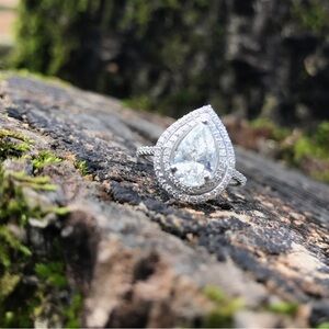 Elegant Silver Teardrop Ring